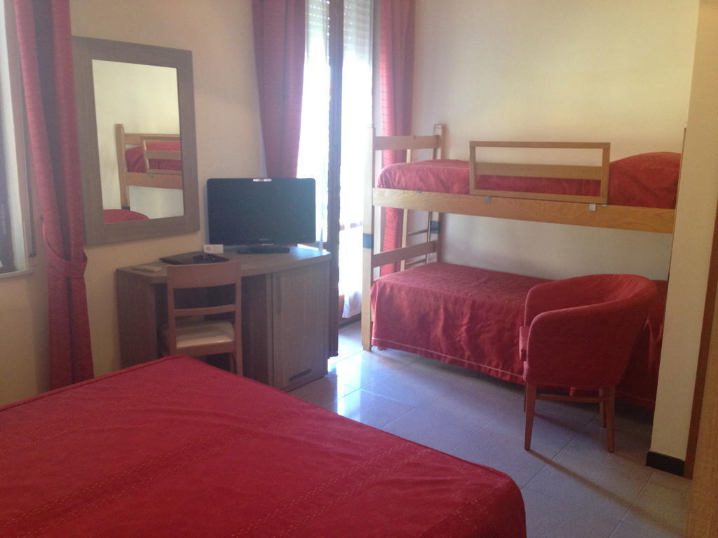 Hotel lo Squalo Grottammare Camera foto